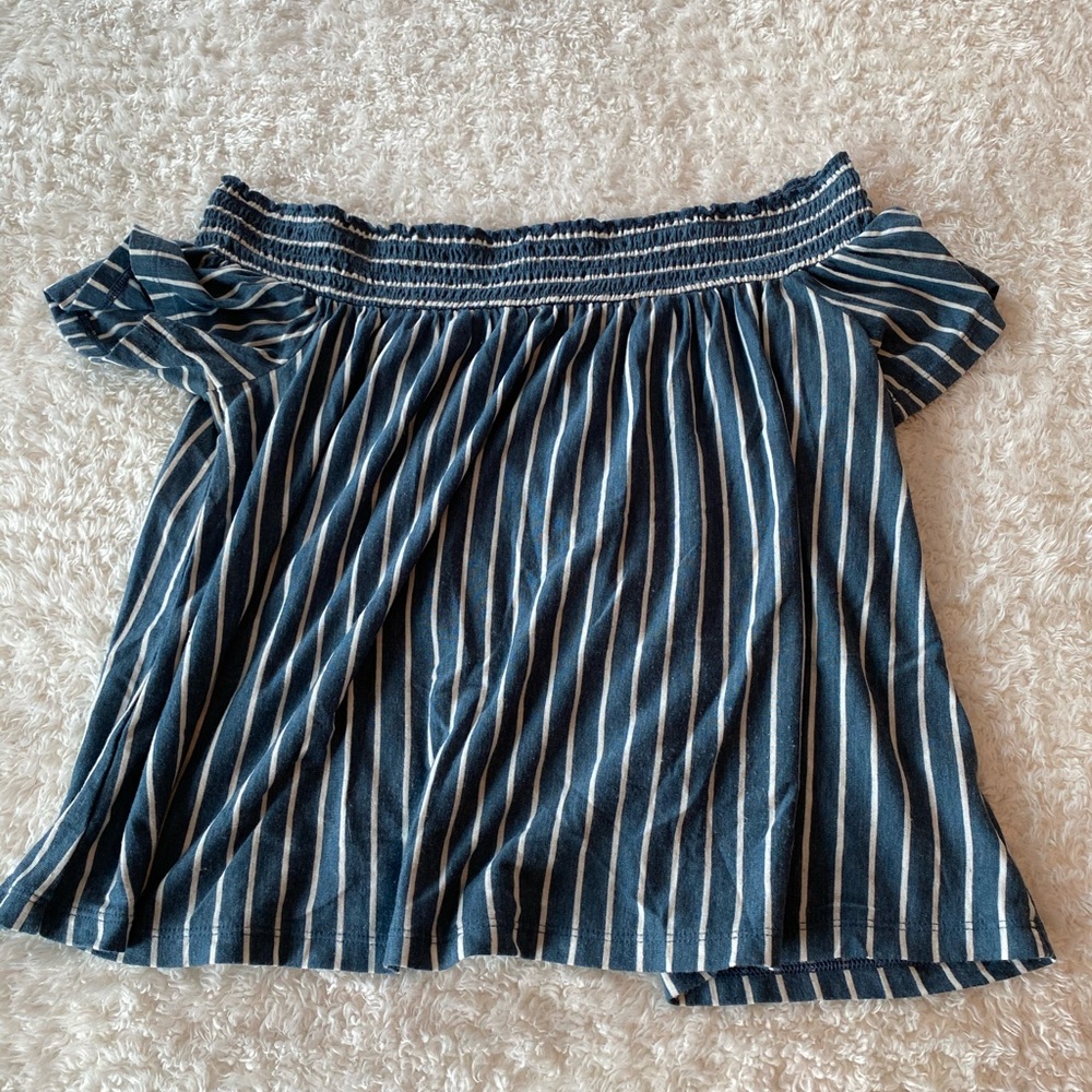 Off the shoulder blue stripe top size medium AE